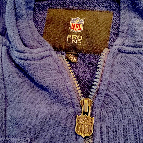 San Diego Chargers Vintage NFL Proline Zippered Sweatshirt - Picture 4 of 6